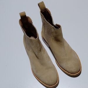 CLARKS Women's Cologne Arlo 2 Suede Chelsea Boot Size 7.5M